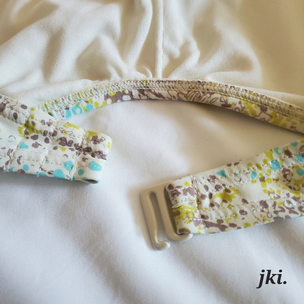 Two-Piece Women's Swimsuit - Picture 6 of 7